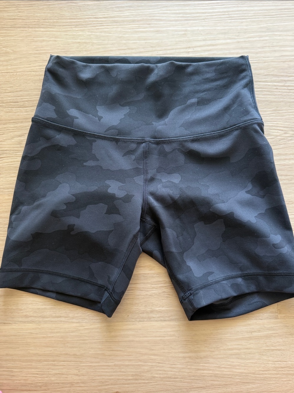 Lululemon Wunder Train High-Rise Short 6" Black Camo Size 6